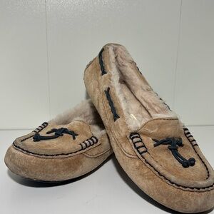 UGG Sherpa lined moccasins. Tan house shoes/slippers cute warm fuzzy y2k shoes